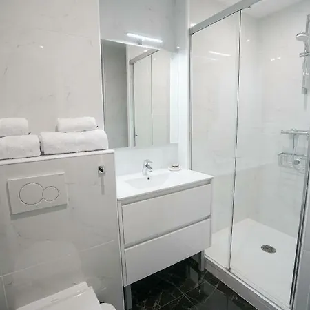 Bellevue 766 Apartment